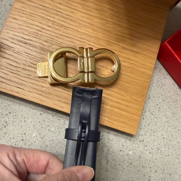 Salvatore Ferragamo Detachable Buckle Adjustable Black Leather Belt - Picture 7 of 12